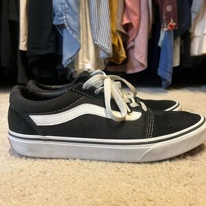 Size 8 Black and white Van tennis shoes